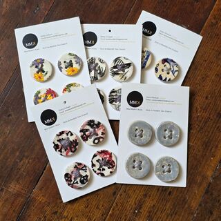 Ceramic Buttons - Set of 4 Round 3cm